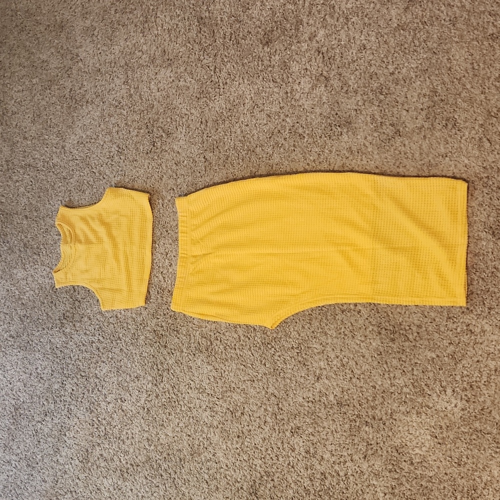 Bright yellow cropped skirt set